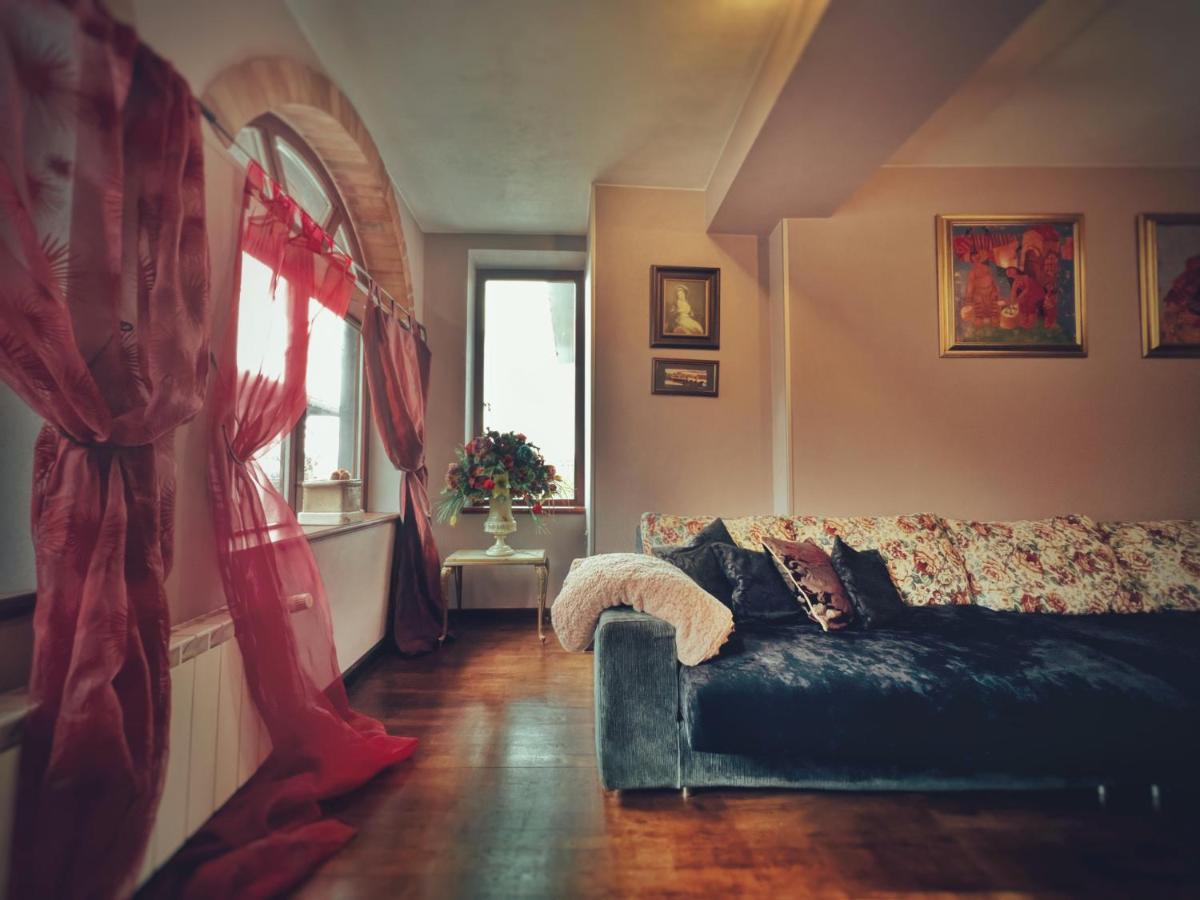 Тhe Bohemian Lodge-Entire House With Sauna Veliko Tŭrnovo Eksteriør bilde