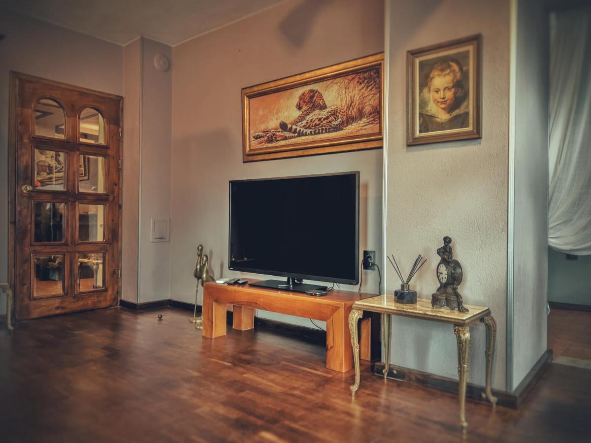 Тhe Bohemian Lodge-Entire House With Sauna Veliko Tŭrnovo Eksteriør bilde