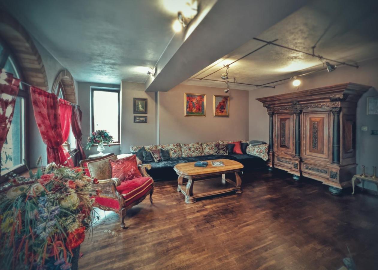 Тhe Bohemian Lodge-Entire House With Sauna Veliko Tŭrnovo Eksteriør bilde